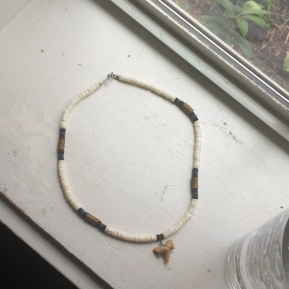 Vintage Jewelry - shark tooth necklace